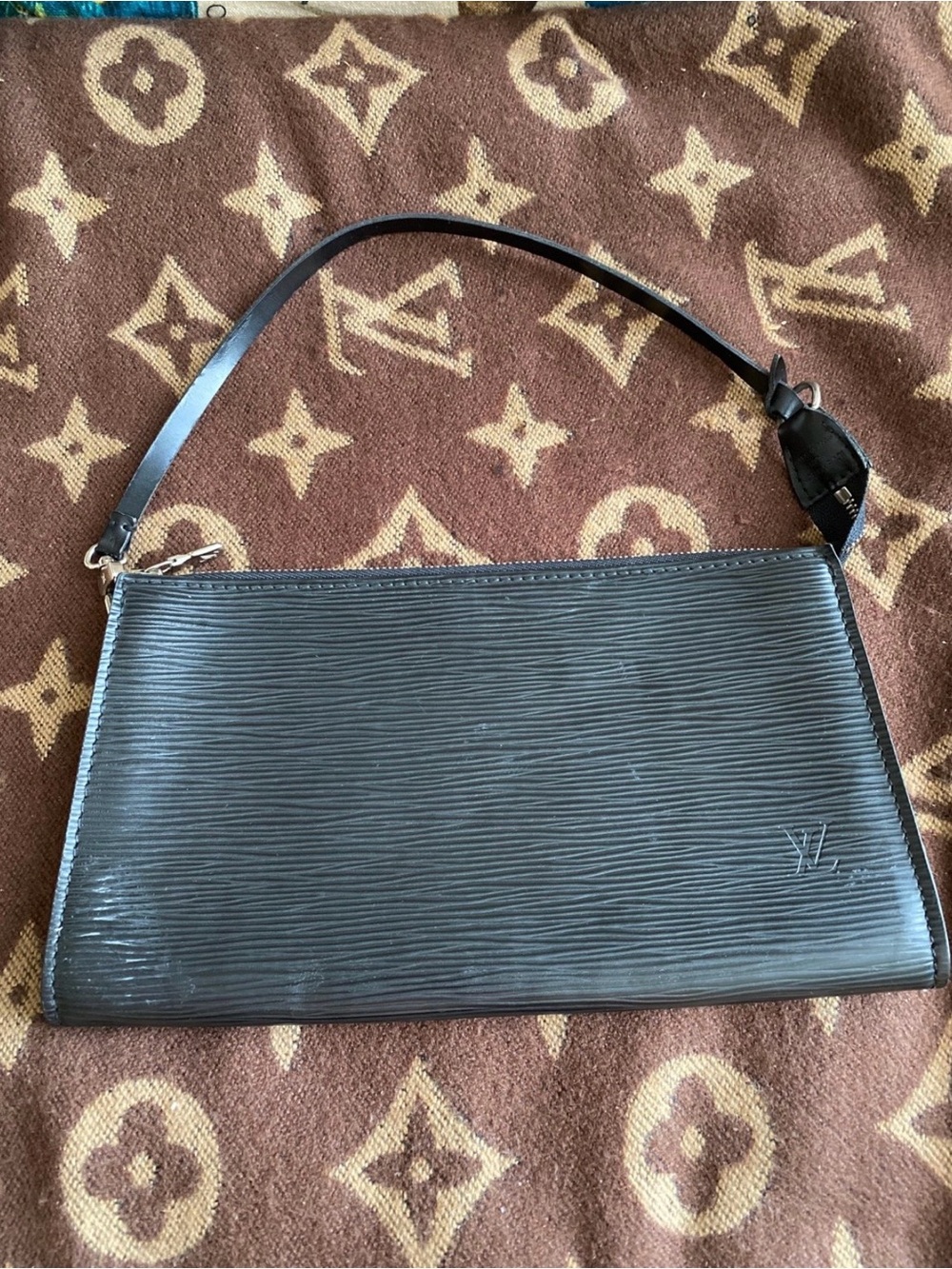 Authentic Louis Vuitton Lexington Leather Handbag